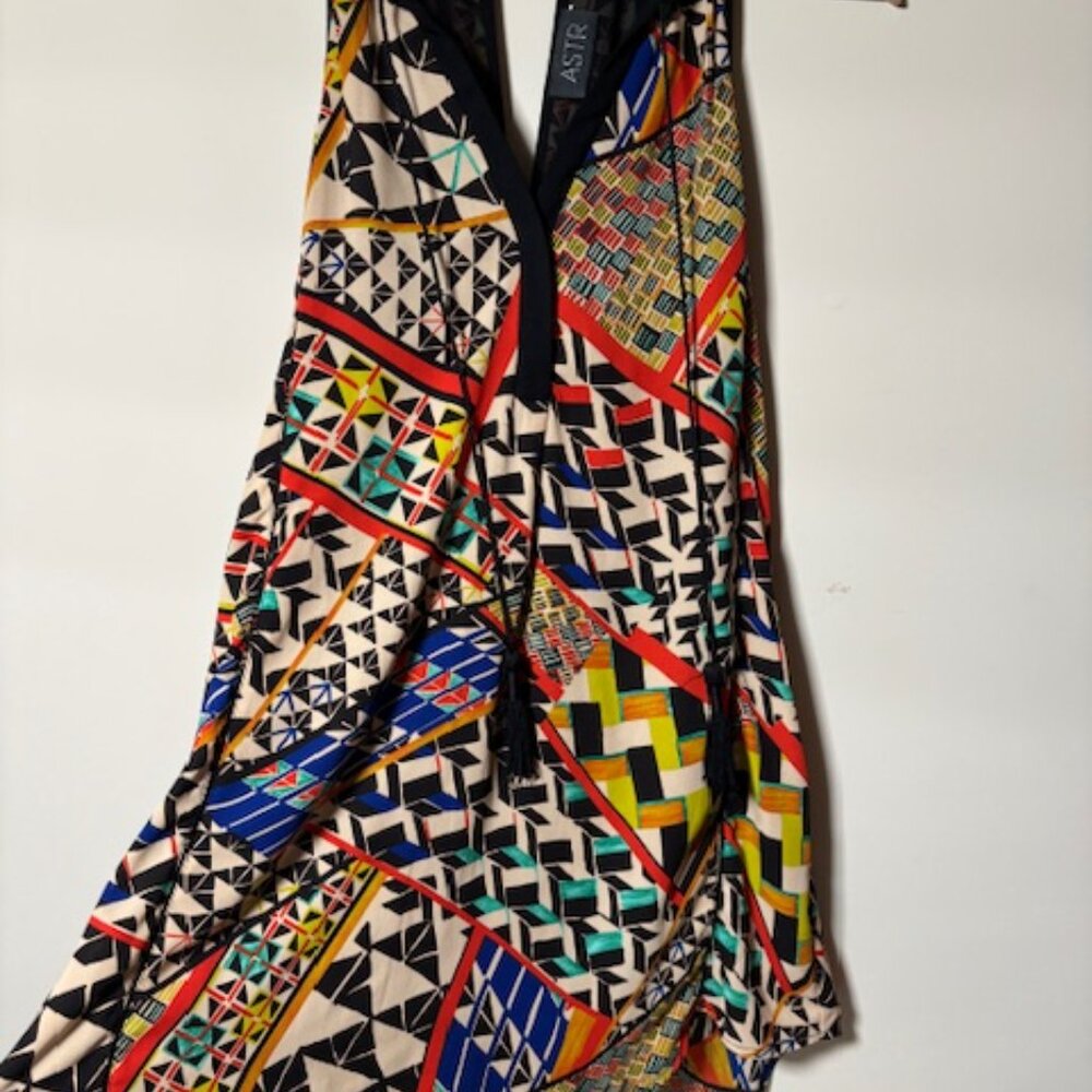 ASTR Sleeveless Mini Dress Geometric Print Tie Front Lightweight V-neck Tassel